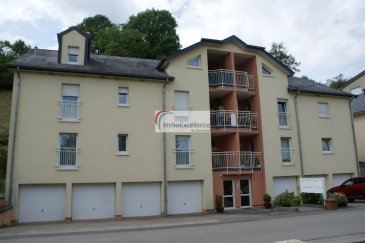 VENDU !! IMMO EXCELLENCE vous propose en exclusivité ce joli appartement d'une surface habitable d'environ 90 m2 et d'une surface utile d'environ 134 m2. L'appartement se compose comme suit : Un hall d'entrée, un double séjour avec accès direct sur une terrasse, une cuisine équipée, deux chambres-à-coucher dont une avec accès direct sur un balcon, une salle-de-douche avec raccordement pour une machine-à-laver, un W.C. séparé, une grande terrasse, un balcon, un emplacement intérieur, un emplacement extérieur ainsi qu'une cave. L'appartement dispose également d'une armoire encastrée. Raccordement à la fibre optique. 

L'appartement se situe dans un endroit calme et proche du centre ville d'Echternach avec toutes ses commodités.
Ref agence :3426769