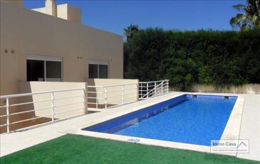 Maison à Patroves Albufeira 153.000Eur<br><br>La maison sera  prête pour son premier propriétaire, mesurent 109m².<br>2 Chambre situé dans Ferreiras-Albufeira.<br>Accès direct à la piscine en commune à travers les portes des chambres intérieures.<br>Spacieuse terrasse avec barbeque et une vue très degagée.<br>Zone résidentielle. <br>Près de Albufeira et de ses plages.<br>Le calme de la campagne auprès de la ville.<br><br>Home in Patroves Albufeira 153.000Eur<br>2 Bedroom house ready for first-time owner measuring 109m². <br>Located in Ferreiras- Albufeira.<br>Direct access to the common swimming pool through the interior bedroom doors.<br>Residential zone. Near Albufeira and its beaches.<br>The calm of the countryside, near the town.<br><br /><br />Home in Patroves Albufeira 153.000Eur<br><br>2 Bedroom house ready for first-time owner measuring 109m². <br>Located in Ferreiras- Albufeira.<br>Direct access to the common swimming pool through the interior bedroom doors.<br>Residential zone. Near Albufeira and its beaches.<br>The calm of the countryside, near the town.<br>