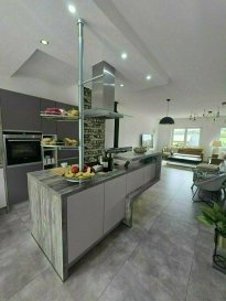 Immo Nordstrooss vous propose en vente une charmante maison individuelle située à proximité de l'autoroute ainsi que du centre ville avec toutes ses commodités dans le Cité Loppert à Ettelbruck sise sur un terrain de +/-8.18 ares.

Construite en 1980, la maison offre une surface habitable de +/- 228,07 m2 et une surface totale de +/- 307 m2.

- au rez-de-chaussée hall d'entrée/escalier 18.37m2, bureau 10.79m2, un grand garage pour deux voiture 37.80, espace chaufferie, une cave et 2 emplacements extérieurs.

- au rez-de-jardin le hall, un grand living trés spacieux avec une salle à manger, une cuisine bien équipée ouverte 47.03m2 avec accès au terrasse 39m2 et au jardin, et 3 chambres à coucher ( 16.05m2, 15.96m2, 9,20m2 ), salle de douche avec double vasque 6.78m2,et un WC séparé.

- à l'étage hall de nuit, 2 grande chambres à coucher, une avec accès au balcon7.50m2 avec magnifique vue, salle de bain et une espace kitchinette.

Situation : en périphérie Ouest, dans un lotissement à flanc de colline orienté Sud proche de la voirie principale. Cadre vallonné en pleine nature. Stationnement possible en bordure de voirie. Bonnes liaisons avec le centre-ville.

Pour tout renseignement complémentaire ou information veuillez nous contacter par email info@immonordstrooss.lu ou par Tél: 691 850 805.

Proposition de crédit/financement à taux compétitif auprès des banques Luxembourgeoise incluse dans nos services gratuits.