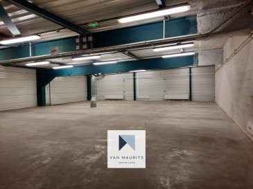 Idéalement situé dans le centre multisport SPORT4LUX à Munsbach, dans la zone industrielle proche de l'autoroute A1. Cet espace est parfaitement adapté à des activités de sport, d'amusement et de loisirs.

Que vous soyez un professionnel de la réalité virtuelle, du sport, du yoga, de la danse, des loisirs ou des arcades, ce local est fait pour vous.

Caractéristiques de l'espace Local 03 :
- Surface : 250 m² au 2ième étage avec accès par le complexe SPORT4LUX
- Grand espace offrant une flexibilité maximale pour une variété d'activités de loisirs et de sport.
- Convient parfaitement pour un centre multi-activités ou une grande salle de sport
- Infrastructure moderne possibilités d'aménagements personnalisés
- Emplacement stratégique avec forte visibilité et un accès facile
- Branchements électriques, eau, radiateurs et wifi
- Accès intérieur vers les infrastructures de SPORT4LUX
- Pour vos clients possibilités de conditions avantageuses pour l'accès aux services et infrastructures de SPORT4LUX

Services et commodités du complexe sportif :
- Douches : Profitez de douches modernes et bien entretenues après vos sessions de sport.
- Vestiaires : Des vestiaires spacieux et sécurisés sont à votre disposition.
- Bar : Un bar convivial pour se détendre et socialiser après l'effort.
- Parking : Parking disponible pour les locataires et les visiteurs, facilitant l'accès au complexe.

Points forts des locaux :
- Flexibilité d'aménagement : Chaque local peut être adapté selon vos besoins spécifiques.
- Accessibilité : Situés à Munsbach, proche de l'autoroute A1, dans une zone industrielle facilement accessible 10-15 minutes du centre-ville de Luxembourg.
- Accès facile aux transports publics et aux parkings
- Infrastructures modernes : Espaces bien entretenus avec des équipements de qualité.

Conditions financières:
Loyer:
- Prix : 13,5 €/m² - EUR 3375,- / mois (HTVA)
Garantie locative: 
- 2 mois de loyer 
Commission d'agence:
- ½ loyer mensuel + TVA pour chacune des parties (bailleur et locataire)
