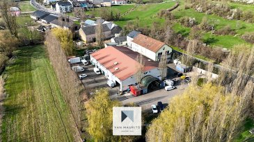 Entrepôt / surface artisanale ± 228 m² avec 5 parkings -Roedt (commune de Waldbredimus)

Situé dans un environnement villageois à Roedt, cet entrepôt (Lot no14) construit en 2006 développe une surface nette de 228 m² au sein d'un site sécurisé et clôturé de 83,83ares.

Le bien comprend :
- Un espace douche et WC séparé
- Le prix inclut 5 emplacements de parking extérieurs, correspondant aux lots no 067, 068, 069, 070 et 071.

Le bien est actuellement loué; les modalités de libération seront communiquées ultérieurement.

Grâce à son exposition sud-ouest, le site bénéficie d'un agréable espace extérieur.

Espaces communs et services sur le site :
La copropriété met à disposition plusieurs espaces partagés :
- un espace réception
- un espace cuisine
- un bloc sanitaire
- un jardin commun avec étang

Possibilité d'acquérir des bureaux :
Sur demande, il est possible d'acquérir des surfaces de bureaux supplémentaires allant d'environ 38 m² à 85 m², permettant de créer un ensemble parfaitement adapté à une activité artisanale, administrative ou logistique.

Caractéristiques techniques :
- Chauffage individuel
- Construction : 2006
- Bâtiment 2 façades
- Disponibilité : à convenir

Situation :
Le site clôturé et sécurisé bénéficie d'une situation stratégique à l'est du Luxembourg, avec un accès rapide aux axes routiers reliant :
- Sandweiler
- Moutfort
- Remich
- Mondorf-les-Bains
- Aux principales connexions autoroutières.

Ce bien constitue une opportunité intéressante pour investisseurs ou entreprises recherchant des surfaces modulables avec parkings dans un environnement accessible et fonctionnel.

Pour plus d'informations :
Maurits van Rijckevorsel
+352 621 198 891
maurits@vanmaurits.lu