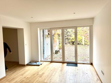 THIONVILLE VEYMERANGE MAISON   : 315 000 EUR FAI .  Située à proximité immédiate de l'autoroute A31, cette maison spacieuse de 167 m2 offre de nombreuses possibilités :
 - au rez de chaussée, vous trouverez deux garages ainsi que trois pièces permettant d'aménager un appartement indépendant
 - à l'étage , un bel espace de vie composé de trois chambres, une cuisine, un grand séjour lumineux, une salle de bains, une loggia et une terrasse complètent ce bien.
 Maison saine, sans travaux à prévoir, à décorer selon vos envies.    Contact : Bernard BLOCH 06.150.144.36