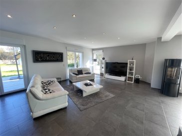 EN EXCLUSIVITÉ !

Maison de type F8 de 273m2

Découvrez cette somptueuse maison individuelle de 273 m², construite en 2008. 
Offrant des prestations de grande qualité, elle se compose d'une belle entrée, d'un spacieux et lumineux séjour de 54 m² avec accès à la terrasse, d'une cuisine équipée moderne et fonctionnelle.
À l'étage, vous disposerez de 4 grandes chambres dont une avec dressing, ainsi qu'une salle de bains (baignoire et douche) et une salle de douche. 

Le dernier étage entièrement ouvert et modulable vous permettra de laisser libre cours à votre imagination quant à sa destination : salle de jeux ? salle de sport ? bureau ?

À l'extérieur, profitez d'une terrasse de 40 m² et d'un vaste jardin, offrant un cadre verdoyant. 

La maison dispose aussi d'un garage de 44 m², avec porte motorisée, pouvant accueillir deux véhicules ainsi qu'une grande buanderie.

Idéalement située, cette propriété se trouve à seulement 5 minutes à pied d'un arrêt de bus, à 2 minutes des axes autoroutiers et à proximité des commerces. 

Ne manquez pas cette opportunité unique de vivre dans un cadre alliant confort, élégance et praticité.

Honoraires à la charge du vendeur.

Les informations sur les risques auxquels ce bien est exposé sont disponibles sur le site Géorisques : www.georisques.gouv.fr