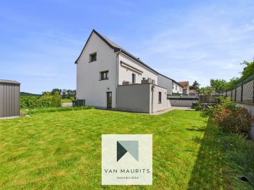 Découvrez cette charmante maison, alliant comfort et tranquilité. Cette maison rénovée en 2016 offre une surface habitable de ± 180m² pour une surface totale de ±220 m² et se compose comme suit :

Au rez de chaussée, un hall d'entrée principal de ± 12 m² déssert un petit appartement 1 chambre indépendant ± 30m² idéal pour acceuillir ou se créer un petit revenu locatif. Il est composé d'un hall d'entrée de ± 6 m², une cuisine de ± 10 m², une chambre de ± 9 m², un espace salle de douche de ± 3 m² et une chaufferie de ± 3m². A cet étage se retoruve aussi le garage de ± 26 m² ainsi qu'un grand débarras de ± 15 m².

Au premier étage, Un pallier de ± 10 m² donne accès à la salle de douche de ± 5 m², deux chambres de respectivement ± 13 m² chacunes, un balcon de ± 3 m² et une grande cuisine équipée avec salle à manger de ± 26 m² avec accès sur une terrassse de ± 16 m² exposée sud ouest. Au deuxième étage, on retrouve un palier de ± 6 m² donnant accès à un bureau de ± 6 m² et deux grandes chambres de ± 19 m² chacunes avec possibilité d'aménager une salle de douche privative pour chaque chambre dans la pièce attenante de ± 19 m², toutes les connexions sont déjà présentes.

Une grande terasse de ± 50 m² avec four à pizza et vue sur jardin ainsi vient compléter cette offre.

Détails complémentaires :

- Maison en parfait état
- Rénovation de 2016
- Grand jardin et grande terasse
-Exposition Sud-Ouest
- Chassis PVC double vitrage avec volets électriques
- Classe énergétique F-G
- Chaudière au gaz Viessman de 2016
- Emplacement idéal avec accès simple à toutes les commodités.