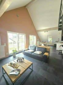 Immo Nordstrooss vous propose en exclusivité ce magnifique Appartement/Duplex au dernière étage dans le village verdoyant de Ell.

L'appartement se compose comme suit :

Un hall d'entrée vous accueil donnant accès au différentes pièces telles que 2 belle chambre à coucher, un débarras/local technique avec branchements prévus pour lave-linge et sèche-linge, un wc séparé et le lumineux Openspace living/salle à manger donnant vers balcon sans vis à vis avec coin cuisine ouverte et équipée et une salle de douche.

A l'étage vous découvrirez un espace hall de nuit déversant sur une chambre type mezzanine et espace dressing.

Au sous-sol vous disposerez d'un emplacement dans la buanderie commune.

Pour plus de renseignements ou une visite (visites également possibles le samedi sur rdv), veuillez contacter le 691 850 805.

Proposition de crédit/financement à taux compétitif d'une banque luxembourgeoise incluse dans nos services gratuit.