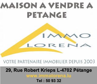 L'agence IMMO LORENA Lux sarl de Pétange a choisi pour vous une maison mitoyenne de 100m2 habitables, insérée sur un terrain de 1 are, située à Pétange dans une rue sans issue à proximité du centre et de toutes commodités ( écoles, aire de jeux, commerces)
La maison se compose comme suit:

RDCH :
-	Hall d’entré de 1,41 m2
-	Cuisine toute équipée de11,05 m2 donnant accès à la terrasse de 13,56 m2 et jardin
-	Salon de 19 m2 avec cheminée au bois
-	Salle de douche de 3,21 m2

Premier étage :
-	Hall de nuit 2,43 m2
-	Deux Chambres de 11,38 m2 et 18,70 m2

Deuxième étage :
-	Hall de nuit 2,43 m2
-	Chambre de 18,71 m2
-	Salle de bain avec 10 m2 avec accès au grenier 

Cave :
-	Buanderie
-	Cave
-	Accès à la terrrasse et jardin

TOTAL M2 HABITABLES : 100 M2

Caractéristiques de la maison :
-	Double vitrage 
-	Chauffage au gaz WOLF
-	Toiture en très bonne état / ardoises naturelles
-	La maison se trouve dans une rue sans issue.

POSSIBILITE D'ACQUERIR UN EMPLACEMENT SITUE A 20 METRES DE LA MAISON AU PRIX DE 20.000 EUROS
	

À VOIR ABSOLUMENT!

3% du prix de vente à la charge de la partie venderesse + 17% TVA
Pas de frais pour le futur acquéreur


Pour tout contact:
Joanna Rickal: +352 621 365 640
Vitor Pires: + 352 691 761 110


L'agence Immo Lorena est à votre disposition pour toutes vos recherches ainsi que pour vos transactions LOCATIONS ET VENTES au Luxembourg, en France et en Belgique. Nous sommes également ouverts les samedis de 10h à 19h sans interruption.