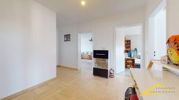 L'agence IMMOLORENA de Pétange partenaire de la CHAMBRE IMMOBILIERE DE LUXEMBOURG a choisi pour vous, grand appartement et spacieux 106 m2 avec deux et une terrasse, au quatrième étage, avec ascenseur, situé à Pétange, à proximité des transports en commun, écoles et de toutes commodités, il se compose comme suit:
Composition du bien :

Pièce à vivre :
Le hall d'entrée de 4,41 m2
Dégagement de 8,36 m2
La cuisine séparée de 11,90 m2
Le débarras d'environ 1,50 m2
Le double living de 39,59 m2 donnant accès à la terrasse de 4,88 m2

Espace nuit :
Un hall de nuit
Deux chambres de :
Première chambre/bureau de 12,41m2 avec accès au balcon de 2,97 m2
Deuxième chambre de 16,39 m2 avec un balcon de 2,24 m2
Le WC séparé de 1,52 m2
La salle de bain de 5,57 m2 avec douche italienne

Cave :
Une cave de 7,68 m2
Un garage box d'environ 15 m2

Caractéristiques de l'appartement:

- Passeport énergétique G.H
- L'appartement a été rénové 
- Résidence équipée d'un ascenseur

Pas de frais d'agence pour le futur acquéreur

A VOIR ABSOLUMENT!!!!

Pour tout contact:
Joanna RICKAL: 621 36 56 40
Vitor Pires: 691 761 110

L'agence ImmoLorena est à votre disposition pour toutes vos recherches ainsi que pour vos transactions LOCATIONS ET VENTES au Luxembourg, en France et en Belgique.