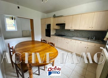 Maison Algrange 3 pièce(s) 80 m2. Maison Mitoyenne, d\'environ 80 m² + 30 m² de combles aménageables.<br/>Idéalement située entre Metz et Luxembourg !<br/><br/>A Algrange, dans un quartier calme à proximité des écoles, des commerces, des accès routiers et autoroutiers ; venez découvrir cette maison à fort potentiel avec cave, jardin et garage ! <br/><br/>Avec sa belle hauteur sous plafond de 2.70 m sur 2 niveaux, elle est composée comme suit :<br/><br/>Au Rez de Chaussée<br/>Une cuisine équipée dînatoire ouverte sur le salon, l\'ensemble offre une belle luminosité ; ainsi qu\'un WC et les accès à la cave et un jardin d\'environ 2 ares exposé plein Sud.<br/><br/>Au 1er étage<br/>Une première chambre parquetée de 13 m² , une salle d\'eau ainsi qu\'une deuxième chambre de 13 m² également, en enfilade. <br/><br/>Enfin, les combles d\'une surface d\'environ 30 m² vous permettront d\'aménager une troisième chambre ! (accès déjà existant).<br/><br/>A toute proximité de la maison, vous disposerez d\'un garage, d\'une petite dépendance ainsi que d\'un terrain/verger de 1.14 ares.<br/><br/>Double vitrage PVC avec volets roulants électriques.<br/>Chaudière gaz Viessmann (Environ 20 ans) + Cumulus électrique 2021.<br/>Réfection partielle de la toiture  (Environ 10 ans) .<br/>Prévoir rénovation électricité et rafraîchissement général.  <br/><br/>Prix : 150 000 € (142 000€ + 8 000€ FA charge acquéreurs).<br/><br/>Proche : Frontière Luxembourg, Hayange, Knutange, Nilvange, Thionville, Neufchef, Fontoy<br/><br/>CHEILLAN Nicolas<br/>06.83.55.51.42<br/>Active Immo <br/><br/><br/> dont 5.63 % honoraires TTC à la charge de l\'acquéreur.