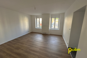 Très bel appartement en parfait état.  F3 en parfait état proche toutes commodités et accès A31 - 124, Avenue des Etats-Unis 54700 PONT A MOUSSON comprenant :
 Entrée, cuisine équipée, pièce de vie, 2 chambres, salle d'eau, WC, une partie de jardin au RDC 
 Chauffage individuel gaz - 61,49 m2
 Libre à la location
 Les informations sur les risques auxquels ce bien est exposé sont disponibles sur le site Géorisques : www.georisques.gouv.fr