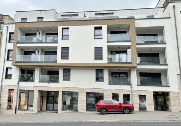 Luxembourg GASPERICH

Quartier prisé de Gasperich,

Idéalement situé à deux pas de la Cloche d'Or et du grand centre commercial, ce bel appartement une chambre à coucher séduit par sa clarté et son emplacement.

Dès l'entrée, le hall possède un dressing encastré à portes miroirs coulissantes.

La belle cuisine d'angle qui s'ouvre sur le living sont illuminés de lumière avec la grande baie donnant sur le balcon à l'arrière de la résidence.

Le hall de nuit est séparé par une porte de la pièce de vie living. Cela permet de garder privé votre espace de repos lors de vos réception d'amis.

Une salle d'eau complète avec baignoire, évier et Wc sont accessible à partir du hall de nuit.

La buanderie privée installée dans le débarras de l'appartement facilitera vos lessives, et de ne pas descendre au sous-sol de la résidence à la buanderie commune.

Un Wc séparé sera apprécié de vos hôtes lors de vos soirées.

Un parking intérieur et une cave au sous-sol de la résidence sont livrés avec l'appartement.

Prix de présentation : 682 000 € Frais d'Agence Inclus.

Pour toutes questions ou demandes d'informations, n'hésitez pas à nous contacter, nous serons toujours à votre service.

Agence ELSA'HOME à votre écoute pour la concrétisation de vos projets en toute confiance.

-----------------------------------------------------------------

Luxembourg GASPERICH

Sought-after Gasperich neighborhood,

Ideally located just steps away from Cloche d'Or and the major shopping center, this beautiful one-bedroom apartment stands out for its brightness and prime location.

Upon entering, the hallway features a built-in wardrobe with sliding mirrored doors.

The lovely corner kitchen opens onto the living area; both spaces are flooded with natural light thanks to the large floor-to-ceiling window leading to the balcony at the rear of the building.

A door separates the sleeping area hallway from the main living space, ensuring privacy for your bedroom area when entertaining friends.

A full bathroom?equipped with a bathtub, sink, and toilet?is accessible from the sleeping area hallway.

A private laundry setup within the apartment's storage room makes doing laundry convenient, eliminating the need to go down to the building's communal laundry room.

A separate guest toilet will be appreciated by your visitors during social gatherings.

An indoor parking space and a basement storage unit are included with the apartment.

Asking price: €682,000 (agency fees included).

Please do not hesitate to contact us with any questions or requests for information; we are always at your service.

ELSA'HOME Agency: here to help you realize your projects with confidence.