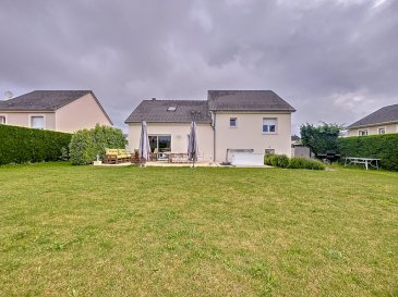 NOUS VENDONS à FREISTROFF (57320), 
proche de l’axe menant vers THIONVILLE et le Luxembourg, 

une charmante maison individuelle édifiée en 2007 sur
un très beau terrain plat et clos de 863 m2.

Cette construction de qualité, offre en plain-pied et demi-niveaux supérieurs, une surface habitable totale de 112 m2 , comprenant notamment : 

Un espace de salon-séjour et cuisine de 46 m2
Quatre chambres
Une salle de bains
WC

Garage pour une voiture et moto, porte motorisée. 

*** Double vitrage sur châssis PVC OB
*** Chauffage électrique par le sol
*** Poêle à pellets 
*** Terrasse  orientée Sud-Ouest
*** Store banne motorisé 
*** Jacuzzi et terrain de pétanque privatif.
*** Scolarité maternelle et primaire sur place, avec service périscolaire et cantine. 

CONTACT : 
Gérard STOULIG – Agent commercial EI
Au : 06 03 40 33 55  - Mail : agenceabel@gmail.com

Les frais d’agence sont à la charge du vendeur. 


