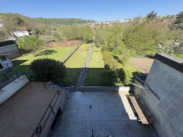 Maison - 160m ². Panetta Immobilier vous propose, 

Dans la commune de Mont Saint Martin, 

A seulement 300m de l'accès à la N52 vers Luxembourg/Belgique, 

Une maison mitoyenne dotée de grands volumes et d'un fort potentiel d'aménagement, se composant comme suit : 

Vous trouverez au rdc une entrée desservant un espace salon ouvert sur une grande salle à manger (avec accès terrasse et jardin) ; une cuisine séparée ; une salle d'eau avec douche et WC.

L'étage se compose d'un pallier donnant accès à 4 chambres en enfilade.

Au second étage, on y trouvera une chambre, une seconde salle de bains et une grande partie grenier aménageable.

La maison dispose également d'un sous-sol complet avec 4 caves et une chaufferie.

Les fenêtres sont en DVPVC ; remise aux normes de l'électricité à prévoir ainsi que le rafraichissement de la maison. 

Pour plus d’informations, veuillez contacter Monsieur COLSON Emmanuel au +33 7 81 30 24 02.

Les informations sur les risques auxquels ce bien est exposé sont disponibles sur le site Géorisques : www.georisques.gouv.fr
