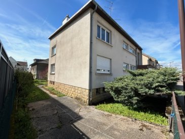 Maison individuelle d'architecte composée de deux étages d'une surface identique sur un jardin de 4.51 ares. beaucoup de potentiel, aménagements nombreux .
Rez-de-chaussée surélevé composé d' un dégagement, d'une pièce pouvant servir de cuisine, salon-séjour double avec accès loggia, deux chambres, salle de bains avec wc (douche et baignoire)
A l'étage appartement comprenant : un dégagement, d'une pièce pouvant s'aménager en cuisine, séjour avec accès loggia, trois chambres, une salle de bains avec WC partiellement aménagée .
sous sol complet avec deux garages, quatre caves et chaufferie individuelle. aménagement et finitions à prévoir .
Double vitrage PVC, compteur eau, électrique et gaz séparés .
PROXIMITE GARE DE THIONVILLE 15MIN, 5 MIN DU CENTRE VILLE ET DES AXES AUTOROUTIERS.