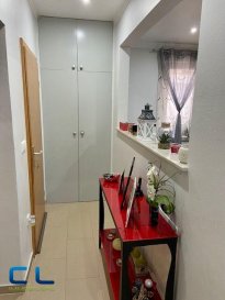 **** SOUS COMPROMIS ****

Nous vous proposons en vente à Esch/Alzette 
un appartement rénové, situé au rez de chaussé d\'une petite résidence. 
Se compose d\'un hall avec placards, d\'une belle cuisine équipée ouverte sur salon, de deux chambres à coucher, d\'une salle de douche et d\'une cave privative.

Situation très calme, (l\'appartement donne sur l\'arriéré du bâtiment,  sans voisins au dessus). 

A proximité des écoles, lycées, arrêt de bus, petits commerces etc. 


Les frais d\'agence sont à charge du vendeur
Ref agence : EACVV38_03