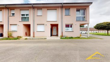 L'agence IMMO LORENA de Pétange a choisi pour vous cette BELLE MAISON à MONT SAINT MARTIN (FR) dans un quartier résidentiel paisible, construite en 2006 et située à 5 minutes de Rodange (LUXEMBOURG)!
Venez découvrir cette très belle maison avec 2 chambres d'environ 75 construite avec des matériaux de qualité.
Elle se compose de la manière suivante :

â€¨AU REZ-DE-CHAUSSÉE :

- Un hall palier faisant 4,12 m2
- Un Hall de nuit faisant 7,60 m2 amenant à:
- L'hall d'entrée de 4,87 m2
- Une cuisine de 7,31 m2
- Un salon de 19,85 m2 adonnant accès à la terrasse
- Une terrasse de 28,46 m2

AU PREMIER ETAGE:

- Un Hall de nuit faisant 2,44 m2 amenant à:
- 1ère chambre de 14,91 m2
- 2ème chambre de 12,98 m2
- Une salle de bain de 7,04 m2

La maison dispose également d'un garage individuelle faisant 17,24 m2
â€¨â€¨
CARACTERISTIQUES DE LA MAISON :

- La maison a été complètement rénovée en 2024
- Nouvelle cuisine installée en 2024


TAXE FONCIERE: 768 euros


3% du prix de vente à la charge de la partie venderesse + TVA
Pas de frais pour le futur acquéreur.

Pour tout contact:
Joanna RICKAL: +352 621 36 56 40
Vitor Pires: +352 691 761 110

L'agence Immo Lorena est à votre disposition pour toutes vos recherches ainsi que pour vos transactions LOCATIONS ET VENTES au Luxembourg, en France et en Belgique. .