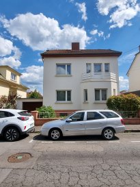 Maison à vendre Thionville. Maison individuelle située 17 rue du Chardon à THIONVILLE, située sur un terrain de 6ares.

Ce bien des années 50 se compose d'une entrée au rez-de-chaussée sur élevé desservant un salon / séjour de 27 m², une pièce de repas de 14 m² ouverte sur un cuisine de 6 m² (accès extérieur) et un WC individuel.

Au premier étage, elle dispose de 3 chambres de 12,6m², 13,4 m² et 14 m² et d'une salle de bains avec WC.

Ce bien est complété par :
un sous-sol complet (2 caves, une chaufferie et une buanderie)
un grenier de 50 m²
un garage avec atelier permettant de stationner 2 véhicules
Taxe foncière: 1604 €

N'hésitez pas à nous contacter pour plus de renseignements.


Honoraires inclus de  3.51%  à la charge de l'acquéreur. Prix hors honoraires 385 000 €. Classe énergie G, Classe climat F Logement à consommation énergétique excessive. Montant estimé des dépenses annuelles d'énergie pour un usage standard : entre 4510.00 € et 6150.00 € sur les années 2021, 2022 et 2023 (abonnements compris). Les informations sur les risques auxquels ce bien est exposé sont disponibles sur le site Géorisques : georisques.gouv.fr.