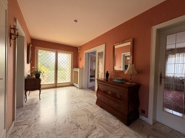 THIONVILLE - Maison à vendre dans une impasse calme.. Située dans un environnement résidentiel particulièrement apprécié,  maison de 222 m² habitables sur 8 ares de terrain. Elle offre un double séjour lumineux, une cuisine avec salle à manger attenante avec accès à une terrasse et au jardin, 6 chambres, une salle de bains, une salle de douches et 3 WC.
Vous profiterez également d'un sous-sol complet comprenant garage, caves, lingerie et chaufferie.
Construite avec des matériaux de qualité, cette demeure a toujours été parfaitement entretenue par ses propriétaires. 
Les informations sur les risques auxquels ce bien est exposé sont disponibles sur le site Géorisques : www.georisques.gouv.fr » 
Contacts :
K.Karas : 06 08 31 19 87
K. Moriceau : 06 75 66 99 25 (3.09 % d'honoraires TTC à la charge de l'acquéreur.)