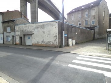 Idéalement situé,

Au centre ville,

Anciennement utilisé comme garage de mécanique auto (ancienne cabine de peinture dans le bâtiment),

Bâtiment de 210m² avec porte de garage motorisée et porte de service.

Pouvant être utilisé aujourd'hui:

 - Pour diverses activités professionnelles 

- Création de places de parkings couvertes ( facile à louer)

- Entreposage

Parking public devant de le bâtiment

Raccordement électrique à prévoir

Cridel.J
06-48-16-53-67




