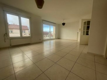 Location  Basse-Ham: situé au 1 er étage - Appartement F4-F de 83.16 M² comprenant: une entrée, une cuisine équipée, un dégagement avec placard, un salon-séjour, un  wc, une salle de bains, 3 chambres.

Chauffage gaz,  DV PVC 

Stationnement derrière l'immeuble

Vidéo sur demande

Disponible de suite

Loyer: 872 €
Charges: 35 € ( entretien chaudière, ordures ménagères)
Dépôt de garantie: 872 €

Honoraires: 914  € dont 249 € état des lieux

Montant des dépenses théoriques annuelles d'énergie : entre 930 euros et 1310 euros  par an pour un usage standard abonnement compris
Date de réalisation du DPE : 29/11/2023
DPE : C consommation énergétique : 142/kwh/m²/an  
GES :  C 27 kgCO2/m²/an
Prix moyens des énergies indexés  2021

Les informations sur les risques auxquels ce bien est exposé sont disponibles sur le site Géorisques