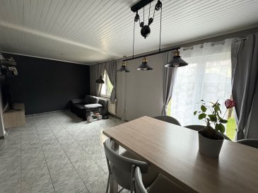 Maison jumelée - 80m ². PANETTA IMMOBILIER vous propose, 

En exclusivité, 

Une maison jumelée située dans un quartier très calme de Longwy-Haut (quartier Bel arbre) avec garage et jardin.

Vous trouverez au rez-de-chaussée une entrée desservant un espace salon/séjour (avec accès terrasse et jardin) ouvert sur une cuisine équipée ; WC séparés ; un garage 1 voiture.

L'étage est composé de 3 chambres et d'une salle d'eau (douche à l'italienne).

Un sous-sol aménagé vient compléter ce bien.
Combles non aménageables.

Les fenêtres sont en double vitrage PVC ; chauffage gaz (chaudière neuve) ; toiture bac acier en bon état ; tout à l'égout.

Pour plus d’informations, veuillez contacter Monsieur COLSON Emmanuel au +33 7 81 30 24 02.

Les informations sur les risques auxquels ce bien est exposé sont disponibles sur le site Géorisques : www.georisques.gouv.fr