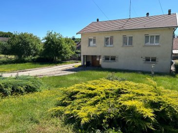 Maison individuelle comprenant entrée, sous-sol  cuisine d'été, cellier en rez-de-chaussée. 
Au premier étage : dégagements, cuisine, salon-séjour, 3 chambres, salle de bains, wc.
Une terrasse et un terrain attenant complète l'ensemble de cette construction de qualité.