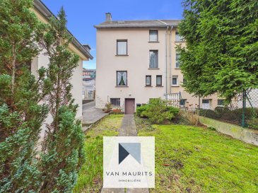 Maison avec jardin et garage ? Quartier calme à Howald (Plateau de Howald)  
Située dans un quartier résidentiel recherché et paisible du Plateau de Howald, cette maison des années 1920 offre un excellent potentiel après rénovation.  
Édifiée sur un terrain de 4 ares 21 ca, la propriété dispose d'une surface habitable d'environ 145 m² pour une surface totale d'environ 220 m². La maison est à rénover entièrement, offrant ainsi la possibilité à son futur propriétaire de concevoir un espace de vie sur mesure, alliant charme de l'ancien et confort moderne.  
Son emplacement privilégié constitue un véritable atout : à proximité immédiate du tram, des bus, de la gare, ainsi que des commerces, écoles et autres commodités. Le centre-ville de Luxembourg est facilement accessible, garantissant un parfait équilibre entre vie urbaine et tranquillité.  
Points forts :  
Plateau de Howald ? quartier calme et prisé  
Proximité immédiate du centre-ville de Luxembourg  
Terrain de 4 ares 21 ca  
Maison à rénover offrant un fort potentiel  
Accès facile aux transports en commun (tram, bus, gare)  
4 chambres spacieuses  
Double Garage privé  
Libre des 3 façades  
Jardin  
Ne manquez pas cette opportunité rare de transformer cette maison en un véritable havre de paix, dans un environnement résidentiel alliant sérénité et commodités.  
Agent responsable :  
Alexandre Apolinario  
alexandre@vanmaurits.lu  
+352 691 28 22 14