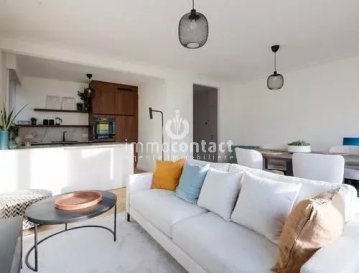 L'agence immobilière Immo-Contact vous propose ce magnifique appartement de +/− 65m² situé à Esch-sur-Alzette.

Il bénéficie d’un emplacement idéal, à proximité immédiate de toutes les commodités. Commerces, écoles, transports en commun et axes autoroutiers sont accessibles en quelques minutes, offrant un quotidien pratique et connecté. Le quartier combine dynamisme urbain et facilité de vie, ce qui en fait une localisation très recherchée tant pour y vivre que pour investir.

L'appartement, situé au 2ème étage d'une résidence de 2017, se compose comme suit :

- Hall d'entrée
- Salon avec espace salle à manger et accès sur le balcon exposée Sud
- Cuisine équipée ouverte sur l'espace de vie
- 2 chambres à coucher
- Salle de bain avec douche
- WC séparé

Une cave vient compléter ce bien.

À savoir :
- Aucuns travaux à prévoir
- Disponible immédiatement

Visites possibles en semaine et le samedi.

Pour toute information, contactez-moi au +352 621 391 355.
Estimation gratuite de votre bien sous 48h : +352 26 311 992 ou info@immocontact.lu*

 ---------- 
The Immo-Contact real estate agency is offering this magnificent apartment of approximately +/− 65m²located in Esch-sur-Alzette.

It enjoys an ideal location, close to all amenities. Shops, schools, public transportation, and highways are just a few minutes away, offering a convenient and connected lifestyle. The neighborhood combines urban dynamism and ease of living, making it a highly sought-after location for both living and investing.

The apartment, located on the 2nd floor of a 2017 residence, is composed as follows:

- Entrance hall
- Living room with dining area and access to the south-facing balcony
- Fully equipped kitchen open to the living area
- 2 bedrooms
- Bathroom with shower
- Separate toilet

A cellar completes this property.

Please note:
- No work required
- Available immediately

Viewings possible on weekdays and Saturdays.

For further information, please contact me on +352 621 391 355.
Free valuation of your property within 48 hours: +352 26 311 992 or info@immocontact.lu*
