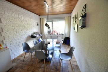 L\'agence IMMO MAX vous propose cette maison libre des 3 côtés et idéalement située à Rumelange<br><br>Sur une Surface de 130m² la maison se compose comme suit :<br>Une cuisine équipée fermé avec accès sur une grande terrasse<br>Un grand salon et salle à manger<br>4 chambres à coucher<br>1 salle de bain<br><br>A cela s\'ajoutent une grande cave, et un jardin<br><br>Plus d\'informations ou plus de photos sur:<br>www.immomax.lu