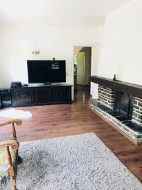 CONCILIUM Immobilière vous propose ce superbe Bungalow dans un quartier calme et agréable, libre de 4 côtés, sur un terrain de 16 ares. 

 - 5 chambres, 
 - un dressing, 
 - 2 Salles de bain, 
 - WC séparé
 - Grandes caves, 
 - Garage au sous sol plus emplacement extérieur,
 - Salle à manger, 
 - Fenêtres double vitrage, 
 - Placards sur mesures encastrés, 
 - Séjour avec feu ouvert,
 - Jardin avec terrasse

Proximité centre, Transports commun et autoroutes à proximité, Situation calme et agréable.

Bus scolaire à proximité , liaisons bus régulières, à 10 minutes du centre ou du Kirchberg. 
Possibilité d’agrandir la maison en bi-familiale.

***Nous recherchons en permanence pour la vente et pour la location,
des appartements, maisons, terrains à bâtir etc pour notre clientèle.
N‘hésitez pas à nous contacter si vous avez un bien pour la vente ou la location.***

Estimations gratuites.

Pour l‘obtention de votre crédit, notre relation avec nos partenaires financiers vous permettront d‘avoir les meilleurs conditions, inclus dans nos services GRATUITS.