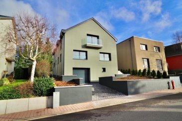 **NOUVEAU PRIX**
***POSEZ VOS COFFRES A BERGEM***
immohub, votre partenaire dans l’immobilier à Bergem, vous propose en exclusivité une splendide maison rénovée et transformée en 2022 libre de 4 côtés sur un terrain de 3,63 ares sise dans une cité résidentielle sans trafic de passage.

Avec ses 4 chambres à coucher et 4 salles de bains, elle a été conçue pour répondre à tous les besoins de votre famille.

RDC
-Hall d’entrée 6,20 m2
-Chambre / Bureau 11,90 m2
-Salle de douche 4,40 m2
-WC séparé 1,60 m2
-Double séjour avec cuisine équipée ouverte 51,90 m2 dont cuisine avec ilot central 19,50 m2
-Sortie terrasse et jardin

R+1
-Hall de nuit 3,50 m2
-Chambre I 13,00 m2 avec salle de douche 4,30 m2
-Chambre II 26,90 m2 avec salle de douche et WC séparé 6,10 m2 
-Chambre III 24,40 m2 avec salle de douche et WC séparé 6,65 m2 

R-1
-Hall de cave 4,65 m2
-WC séparé 1,50 m2
-Garage pour une voiture 21,50 m2
-Local technique et buanderie 10,65 m2
-Cave I 9,45 m2 avec sortie jardin via escalier
-Cave II 11,70 m2

Détails
-Surface habitable 161 m2 / Surface brute 220 m2
-Chauffage au gaz / Chaudière Buderus
-Triple vitrage avec châssis en PVC et volets électriques
-CPE : C/C
-Carrelage (60 cm x 120 cm)
-Parquet 
-Electroménager AEG (four, micro-ondes, chauffe plat, induction, hotte)

Ne manquez pas cette opportunité d'acquérir une maison véritablement remarquable à Bergem. Contactez immohub dès aujourd'hui pour organiser une visite et découvrir le charme et l'élégance de cette propriété extraordinaire.

(EN)
**NEW PRICE**
***A HOME TO FALL IN LOVE WITH***
Discover your dream home in Bergem with immohub, your trusted real estate partner. We are proud to present this splendid renovated house, transformed in 2022, available for sale. Located in a peaceful residential area with no passing traffic, this property stands free on all four sides and sits on a 3.63 ares plot of land.

The house boasts 4 bedrooms and 4 bathrooms, designed to accommodate your family's needs.

Ground Floor:
Entrance hall: 6.20 m2
Bedroom/Office: 11.90 m2
Shower room: 4.40 m2
Separate WC: 1.60 m2
Double living room with open-plan fully equipped kitchen: 51.90 m2, including a kitchen with a central island measuring 19.50 m2
Terrace and garden access

First Floor:
Night hall: 3.50 m2
Bedroom I: 13.00 m2 with en-suite shower room: 4.30 m2
Bedroom II: 26.90 m2 with en-suite shower room and separate WC: 6.10 m2
Bedroom III: 24.40 m2 with en-suite shower room and separate WC: 6.65 m2

Basement:
Cellar hall: 4.65 m2
Separate WC: 1.50 m2
Garage for one car: 21.50 m2
Utility room and laundry: 10.65 m2
Cellar I: 9.45 m2 with garden access via stairs
Cellar II: 11.70 m2

Additional details:
Living area: 161 m2 / Total area: 220 m2
Gas heating / Buderus boiler
Triple-glazed windows with PVC frames and electric shutters
Energy Performance Certificate: C/C
Tile flooring (60 cm x 120 cm)
Parquet flooring
AEG appliances (oven, microwave, warming drawer, induction cooktop, hood)

Don't miss this opportunity to own a truly remarkable house in Bergem. Contact immohub today to arrange a viewing and experience the charm and elegance of this extraordinary property.