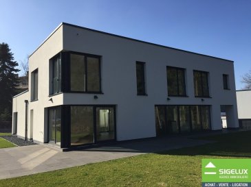 A LOUER : Maison d’architecte de 375 m² à louer située 61B, route de Luxembourg L-8140 Bridel
---------------------
La maison situé 61B route de Luxembourg, L-8140 Bridel, construit en 2015 est disponible à la location à partir du 15 juillet 2018. Le loyer est de € 4,900.- mensuel, le locataire devant souscrire aux assurances locatives, prendre un contrat d’entretien des installations de chauffage et de remplacement des filtres de ventilation d’air frais au moins une fois tous les 6 mois.
La maison offre 4 chambres à coucher (la suite parentale et la chambre à coucher du 1er étage sont combinées en une seule pièce de chambre à coucher. Elle est située sur un terrain de 12 orienté avec sa terrasse et jardin en direction d’une forêt de hêtres. La maison dispose d’une cuisine équipée, de 3 salles de bains et de douche, de 3 WC séparés, d’un grand garage pour 2 voitures, d’une terrasse extérieure, d’une terrasse couverte et d’une cour intérieure aménagée en jardin.
Rez-de-chaussée :
-Hall d’entrée.
-Vestiaire.
-Cuisine équipée de 2 fours dont four vapeur et micro-ondes, grand frigo, congélateur, îlot de travail et de cuisson américaine avec hotte, spots encastrés, multiples rangements, tables de repas haute pour 6 personnes).
-Séjour.
-Pièce multifonctionnelle qui peut servir de chambre d’amis, de fille au pair ou de grand bureau ou encore de salle de cinéma. Elle dispose de sa propre salle de douche et d’un WC séparé.
-Bureau.
-Garage de 2 voitures, ainsi que l’espace de recyclage est accessible depuis l’intérieur de la maison. Le garage est équipé d’une porte d’ouverture avec télécommande à distance et dispose de raccordement électrique pour des voitures électriques. La taille du garage permet de garer des vélos, motos et de gérer un espace de recyclage.

Premier étage :
-Suite parentale composée d’une chambre à coucher, d’une salle de bains avec douche italienne, d’un WC séparé et d’un dressing avec meuble pour femme et homme. 
-2 chambres à coucher 
-Salle de bains qui dispose d’une baignoire, d’une grande douche à l’italienne, d’un grand meuble de lavabo et d’un tiroir avec miroir éclairé. 
-Salle de douche comporte une douche à l’italienne et un double lavabo avec miroir éclairé. 
-WC séparé. 

Sous-Sol :
-Deux grandes pièces multifonctionnelles.
-Large buanderie.
-Local technique.
-Grand hall de cave avec une sortie vers le jardin à l’extérieur. 

La terrasse de 93 m² au rez-de-chaussée et accessible depuis la cuisine, la salle à manger et le living. Elle est orientée à l’est et au sud. Elle dispose d’un éclairage extérieur et de prises électriques. La terrasse jouxte une terrasse couverte accessible depuis la cuisine. Enfin, la maison dispose d’une cour intérieure aménagée en jardin. Des alimentations d’eau extérieure sont disponibles sur les 4 côtés de la maison.
SURFACES :
Rez-de-chaussée :
- Hall d’Entrée - 20,92 m2 (Carrelage)
- Vestiaire - 9,22 m2 (Carrelage)
- WC séparé - 2,28 m2 (Carrelage)
- Cuisine - 41,08 m2 (Carrelage)
- Séjour - 9 m2 (Parquet)
- Bureau - 9,71 m2 (Parquet)
- Salle de douche - 4,10 m2 (Carrelage)
- Suite invités - 18 m2 (Parquet)
- Double Garage - 52,80 m2 (Carrelage)
- Grande terrasse - 93 m2 

1ier étage :
- Cage escalier 
- Suite parentale - 30,10 m2 (Parquet)
- Chambre à coucher 2 - 13,90 m2 (Parquet)
- Chambre à coucher 3 - 13,85 m2 (Parquet)
- Salle de bains - 11,10 m2 (Carrelage)
- Salle de douche - 5,60 m2 (Carrelage)
- WC séparé 1 - 1,8 m2 (Carrelage)
- WC séparé 2 - 1,9 m2 (Carrelage)
- Dressing - 5,05 m2 (Parquet)

Sous-Sol :
- Cage d’escalier + Hall (Carrelage)
- Salle technique - 14,20 m2 (Carrelage)
- Pièce multifonctionnelle 1 - 25,90 m2 (Carrelage)
- Buanderie - 13,15 m2 (Carrelage)
- Pièce multifonctionnelle 1 - 28,20 m2 (Carrelage)
- Caves - 26 m2 (Carrelage)

----------------------
LES +
- Finitions luxurieuses, 
- Type énergétique B,
- Triple vitrage,
- Spots LED faible consommation d’énergie dans toutes les pièces,
- Four vapeur et micro-ondes,
- Grande terrasse de 93 m²,
- Connexion Internet, téléphone, TV et satellite dans toutes les chambres
- Toutes les pièces y inclus le sous-sol sont câblées Internet pour pouvoir exploiter le débit de la fibre optique. 
- Connection TV et satellite disponible dans toutes les chambres,
- Alarme intrusion avec des centrales de commande en 4 endroits,
- Interphone (cuisine, suite parentale, hall à coucher enfants, garage,
- Stores électriques avec anémomètre centralisé,
- Chauffage au gaz,
- Chauffage au sol au rez-de-chaussée et radiateurs au premier étage,
- Fonction de dimmer en cuisine, salle à manger, living, chambre à coucher,
- Hall d’entrée avec meuble vestiaire avec banc et armoire 
- Orientation : Est et Sud
- Facilités de transport en commun : Ligne 275 vers Luxembourg-Centre, Ligne 262 vers Kirchberg


-----------------------
Loyer mensuel : 4.900.- €
Pour plus de renseignement ou un Rendez-Vous pour visiter contactez :
SIGELUX : 46 71 31 ou info@sigelux.lu

