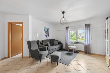 En Exclusivité, ImmoHouse vous propose ce superbe appartement 2 chambres avec entrée indépendante idéalement situé à Pétange. 

Au sein d'une maison bi-familiale, cet appartement coup de coeur de 76m² se compose de :

- Un agréable hall d'entrée 
- Un grand salon/salle à manger très lumineux 
- Une cuisine équipée fermée 
- Deux grandes chambres à coucher
- Une salle de douche avec wc et fenêtre
- Un wc séparé
- Une buanderie

A cela s'ajoutent:
- Un garage fermé 
- Une cave privative

Un magnifique objet à découvrir ...

Infos et visites sur rdv
