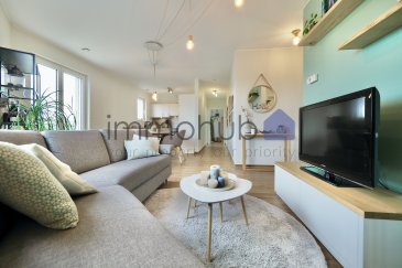 immohub, votre partenaire immobilier à Esch-Lallange, vous présente ce superbe penthouse situé au dernier étage d'une résidence de 20 unités, achevée en 2017. Ce bien d'exception offre deux terrasses aux dimensions uniques, totalisant 75 m², et surplombant Esch-sur-Alzette. Il dispose également d'un emplacement intérieur et de deux chambres à coucher.

L'appartement se compose comme suit :
-Hall d'entrée avec vidéophone
-Débarras : 2,62 m²
-WC séparé : 3,04 m²
-Double séjour avec cuisine équipée ouverte : 36,66 m²
-Terrasse I avec marquise et vues dégagées : 59,81 m² accessible depuis le séjour et la salle de douche
-Chambre I : 10,72 m²
-Chambre II : 15,66 m²
-Salle de douche : 7,82 m²
-Terrasse II : 14,91 m² accessible depuis les deux chambres

Détails supplémentaires :
-Surface selon acte : 78,80 m²
-Chauffage au gaz / Chauffage au sol
-VMC Paul
-Orientation : Sud-Ouest
-Double vitrage / Châssis PVC / Volets électriques
-Cave privative : 2,49 m²
-Buanderie commune
-Charges mensuelles : +/- 370 €
-Un emplacement intérieur : 12,43 m²
-Fibre optique
-CPE : B / C

Laissez-vous séduire par cet objet coup de cœur, alliant une vue exceptionnelle à un style épuré et chaleureux. Ne tardez plus : venez le découvrir par vous-même avant qu'il ne soit trop tard !