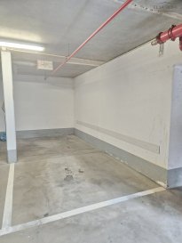 Emplacement de parking intérieur ? Howald

À louer dans une résidence située à Howald, un emplacement de parking intérieur offrant une solution pratique et sécurisée pour stationner votre véhicule.

Disponible immédiatement.

Loyer : 180 € TTC / mois

Pour toutes questions ou demandes d'informations, n'hésitez pas à nous contacter, nous serons toujours à votre service.

Agence ELSA'HOME à votre écoute pour la concrétisation de vos projets en toute confiance.

----------------------------------------------------------------------

Indoor parking space ? Howald

Available to let in a residential complex in Howald: an indoor parking space offering a convenient and secure solution for parking your vehicle.

Available immediately.

Rent: €180 incl. VAT per month

If you have any questions or would like further information, please do not hesitate to contact us; we are always here to help.

ELSA'HOME is here to support you in bringing your plans to fruition with complete confidence.