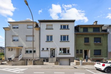 En Exclusivité ImmoHouse vous propose cette superbe maison mitoyenne idéalement située à Rodange dans la commune de Pétange.

Sur un terrain de 2,17 ares et une surface de 190m², cette magnifique maison spacieuse et lumineuse se compose de:

Au rez de chaussée:
- Un spacieux hall d'entrée
- Une grande chambre à coucher de 35m²
- Une chambre à coucher de 14m²
- Une salle de douche avec wc et fenetre

Au 1er étage:
- Un immense salon salle à manger traversant très lumineux de 50m²
- Une cuisine équipée ouverte sur la pièce de vie
- Un wc séparé

Au 2ème étage:
- Une chambre de 18m² avec salle de douche privative wc et fenetre
- Deux chambres à coucher de 17m² et 12m²

A cela s'ajoutent: un garage avec emplacement extérieur, une buanderie, une cave, un jardin, une terrasse.

Magnifique maison à découvrir....

Infos et visites sur rdv