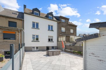 En Exclusivité ImmoHouse vous propose cette superbe maison mitoyenne idéalement située à Rodange dans la commune de Pétange.

Sur un terrain de 2,17 ares et une surface de 190m², cette magnifique maison spacieuse et lumineuse se compose de:

Au rez de chaussée:
- Un spacieux hall d'entrée
- Une grande chambre à coucher de 35m²
- Une chambre à coucher de 14m²
- Une salle de douche avec wc et fenetre

Au 1er étage:
- Un immense salon salle à manger traversant très lumineux de 50m²
- Une cuisine équipée ouverte sur la pièce de vie
- Un wc séparé

Au 2ème étage:
- Une chambre de 18m² avec salle de douche privative wc et fenetre
- Deux chambres à coucher de 17m² et 12m²

A cela s'ajoutent: un garage avec emplacement extérieur, une buanderie, une cave, un jardin, une terrasse.

Magnifique maison à découvrir....

Infos et visites sur rdv