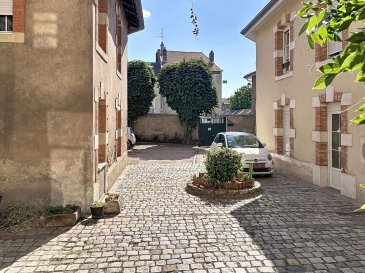 SPECIAL INVESTISSEUR .  Idéal premier investissement, studio en parfait état de 28 m2, loué 4200 euros l'an, situé au rdc d'un belle immeuble de caractère de centre ville, fermé et sécurisé. 
 Les informations sur les risques auxquels ce bien est exposé sont disponibles sur le site Géorisques : www.georisques.gouv.fr