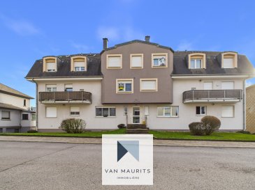 Situé dans un immeuble construit en 2000, cet appartement de +/- 120 m² habitables, avec 3 chambres, se trouve au 1er, 2ème et 3ème étage (sur 3) d'une résidence avec ascenseur. 

L'appartement se compose comme suit:

Au 1er étage, d'une grande pièce à vivre, avec une cuisine ouverte et entièrement équipée. La cuisine moderne et fonctionnelle donne sur le salon, offrant un espace de vie agréable et spacieux avec sa cheminée. Vous y trouverez également un hall d'entrée avec wc invités et placards encastrés.

Au 2ème étage, vous découvrirez deux chambres, un débarras et une salle de bain moderne et pratique.

Au 3ème et dernier étage, 1 chambre, 1 salle de douche et une terrasse complète le tout. En plus de ces caractéristiques, l'appartement dispose de deux places de parking à l'extérieur, d'une place de parking intérieure au niveau -2 de l'immeuble ainsi qu'une cave au niveau -1 de l'immeuble, offrant un espace de stockage supplémentaire.

Une buanderie commune est également à disposition des résidents pour plus de commodité. Les charges mensuelles de copropriété sont de 385 EUR.

Contact: Philippe Mélard  
+352 661 405 446  
phiilippe@vanmaurits.lu