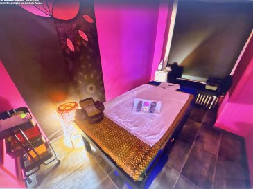 À VENDRE ? FONDS DE COMMERCE SALON DE MASSAGE THAÏ ? LUXEMBOURG BONNEVOIE

Idéalement situé dans le quartier dynamique de Bonnevoie, ce charmant salon de massage thaïlandais bénéficie d'un emplacement stratégique avec une clientèle fidèle déjà établie.

Caractéristiques du bien :

Surface : 50 m²  
3 salles de massage entièrement équipées  
1 salle d'attente accueillante  
2 WC séparés, dont un avec douche  
Tout le matériel professionnel est inclus dans la vente  
Activité prête à être exploitée immédiatement  
Le salon jouit d'une excellente réputation et d'un flux régulier de clients. Aucun investissement supplémentaire à prévoir : vous pouvez démarrer votre activité dès la reprise.

Points forts :

Emplacement attractif et passant  
Clientèle existante  
Local fonctionnel et bien agencé  
Idéal pour professionnel ou investisseur  

Pour plus d'informations ou organiser une visite, merci de nous contacter.

Une belle opportunité clé en main à ne pas manquer !

Federico Tinelli  
Tél: 691 241 181