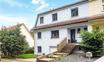 ****SOUS COMPROMIS****SOUS COMPROMIS****

Située à l’entrée de Steinfort et au calme, cette maison jumelée -trois façades- construite en 1998 sur un terrain de 4,02 ares bénéficie de ± 254m² dont ± 175m² habitables. 

Elle se compose comme suit :

Au rez-de-chaussée : d’une entrée de ± 6m² avec un wc séparé ; d’un séjour de ± 36m² avec son accès vers la terrasse de ± 22m² orientée sud-ouest ; d’une salle à manger de ± 14m² ; d’une bibliothèque (coin TV) de ± 15m² ; d’une cuisine ouverte et équipée de ± 12m².

Au 1er étage :  d’un palier/couloir de ± 9m² ; de 3 chambres de ± 15, 12 et 12m² ; d’un dressing de ± 9m² ; d’une salle de bain (baignoire à remous, douche, wc et vasque) de ± 9m² ; d’une salle de douche (douche, vasque et wc) de ± 7m²

Au rez de jardin : d’un bureau (chambres d’amis) de ± 16m² avec une possibilité d’avoir une entrée indépendante.

Au sous-sol :  d’un garage de ± 40m² pour 2 voitures en ligne ; d’une buanderie de ± 12m² ; d’une chaufferie de ± 12m² avec une douche ; d’une réserve de ± 9m² ; d’un sas (permettant un accès vers le bureau de l’extérieur – à faire selon nécessité)

Le jardin, sans vis-à-vis, est clôturé par une haie. 

Généralités :

•	Triple vitrage PVC et volets électriques 
•	Chauffage au sol pour les pièces d’eau
•	Chauffage gaz
•	Fibre optique communale

CONTACT :     Jimmy de Brabant    +352 661 167 494    ou   jimmy@vanmaurits.lu


