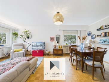 Situé à Alzingen, dans la commune de Hesperange, cet appartement en très bon état, construit en 2010, immédiatement disponible, se trouve dans une zone résidentielle calme et recherchée, bénéficie d'une triple exposition et d'une belle luminosité tout au long de la journée. Offrant une surface habitable de ± 73 m², ce bien allie confort moderne, fonctionnalité et atmosphère conviviale.
Il se présente comme suit :
Au 1er étage, le hall d'entrée de ± 9 m² avec vestiaire dessert le séjour de ± 24 m², agrémenté d'une salle à manger, s'ouvrant sur un balcon de ± 4 m² orienté sud-est, offrant une agréable vue sur le jardin. La cuisine de ± 9 m², aménagée et équipée, complète cet espace de vie.
La partie nuit comprend un palier de ± 1 m², deux chambres de ± 9 et 14 m², une salle de douche de ± 4 m² (avec double vasque, douche à l'italienne, WC et sèche-serviettes) ainsi qu'un WC séparé de ± 2 m².
Le rez-de-jardin se compose d'une cave privative de ± 3 m² (n°006), d'un garage fermé de ± 18 m² (n°001) ainsi que d'un emplacement de parking extérieur situé juste devant le garage. L'appartement dispose également d'un jardin privatif (non cadastré), accessible depuis la résidence, offrant un agréable coin de verdure à usage exclusif.
Détails et finitions :
- Sol : parquet de qualité dans l'ensemble de l'appartement, apportant chaleur et élégance aux pièces.
- Fenêtres : double vitrage assurant une bonne isolation thermique et phonique.
- Équipements divers : armoires encastrées dans la chambre principale et dans le hall d'entrée, porte d'entrée sécurisée garantissant tranquillité et sécurité.
- Garage : porte de garage électrique facilitant l'accès et offrant un confort d'utilisation au quotidien.
- Cuisine : cuisine aménagée et équipée datant de 2015, comprenant une cuisinière à induction, un four et un lave-vaisselle.
- Chauffage : système au gaz distribué par radiateurs, assurant une chaleur homogène et efficace.
- Vue : agréable vue sur le jardin privatif.
- Performance énergétique : passeport énergétique classé ?H-I?.
Environnement et commodités :
L'appartement bénéficie d'un emplacement idéal, à proximité de toutes les commodités nécessaires au quotidien. Vous trouverez à quelques minutes un centre commercial (Cloche d'Or), des commerces, des restaurants, ainsi que plusieurs établissements scolaires et crèches. Les amateurs de sport apprécieront la proximité d'un centre sportif, d'un club sportif et de nombreuses pistes cyclables et sentiers de randonnée.
Les connexions autoroutières, la gare et les arrêts de bus à proximité assurent une excellente mobilité, tandis que des parcs de jeux et espaces verts offrent un cadre de vie agréable pour toute la famille.
Agent responsable : Alexandre Apolinario
Tél. : +352 691 282 214
E-mail : alexandre@vanmaurits.lu