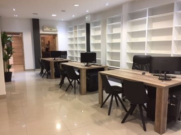 Au cœur d'un quartier dynamique, à deux pas de la gare et des commodités, découvrez ce local commercial / bureaux de 91,25 m², pensé pour allier visibilité, confort et fonctionnalité.

Baigné de lumière naturelle grâce à ses grandes vitrines sur rue principale, ce bien offre un cadre de travail moderne idéal pour toute activité professionnelle ou libérale.

Agencement soigné :

3 bureaux d'accueil spacieux

2 bureaux de direction indépendants

1 salle de conférence élégante

1 emplacement de parking privé

Les + qui font la différence :

? Emplacement stratégique et visibilité optimale  
? Aménagement prêt à l'emploi  
? Accès facile aux transports et au centre-ville  
? Parking privatif inclus  

Une adresse de choix pour développer votre activité dans un environnement professionnel attractif et central.

?? Contactez-nous dès aujourd'hui : +352 621 323 127  
?? info@newgest.lu
