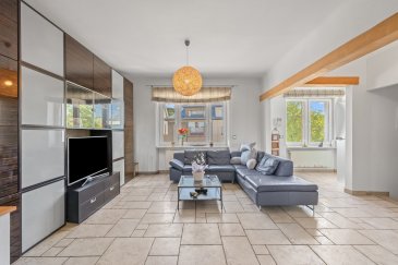 En Exclusivité ImmoHouse vous propose cette superbe maison mitoyenne idéalement située à Rodange dans la commune de Pétange.

Sur un terrain de 2,17 ares et une surface de 190m², cette magnifique maison spacieuse et lumineuse se compose de:

Au rez de chaussée:
- Un spacieux hall d'entrée
- Une grande chambre à coucher de 35m²
- Une chambre à coucher de 14m²
- Une salle de douche avec wc et fenetre

Au 1er étage:
- Un immense salon salle à manger traversant très lumineux de 50m²
- Une cuisine équipée ouverte sur la pièce de vie
- Un wc séparé

Au 2ème étage:
- Une chambre de 18m² avec salle de douche privative wc et fenetre
- Deux chambres à coucher de 17m² et 12m²

A cela s'ajoutent: un garage avec emplacement extérieur, une buanderie, une cave, un jardin, une terrasse.

Magnifique maison à découvrir....

Infos et visites sur rdv.