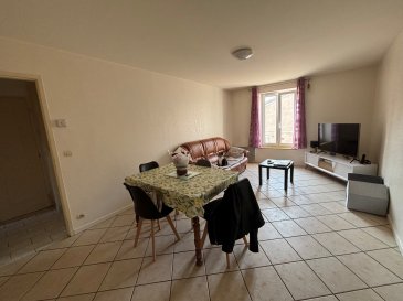 Idéal investisseur.  Dans une copropriété de 10 logements, un appartement au 1er étage loué sur dalle béton comprenant une entrée, une cuisine séparée, un salon séjour, deux chambres et une salle de bain. Loyer annuel 5.880 euros HC. ref lot 8
 Les informations sur les risques auxquels ce bien est exposé sont disponibles sur le site Géorisques : www.georisques.gouv.fr