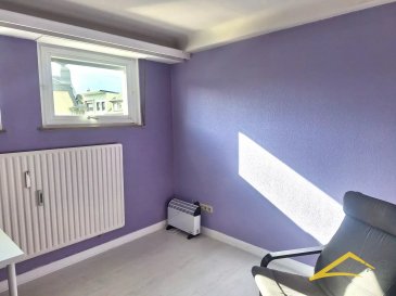 Votre agence IMMO LORENA de Pétange, partenaire de la CHAMBRE IMMOBILIERE DE Luxembourg a sélectionné pour vous : 

Situé au deuxième étage sans ascenseur, ce bureau de 12 m² se trouve à deux pas du centre de Rodange, à proximité des transports en commun, commerces et banques.


Détails du Bureau :
- Superficie : 12 m²
- Installation : WC séparé commun.

Conditions de Location :
- Loyer : 440 € mois plus 50 € de charges ( électricité, chauffage, eau, poubelle)
- Caution : 1.320 € (3 mois de loyer)
- Frais d'Agence : 440 € + 17 % TVA (514,80 €)

Disponibilité : Bureau disponible à partir du 15 octobre 2025.

Situation Idéale : Un emplacement de choix pour développer vos activités dans un cadre agréable.

Pour plus d'informations ou pour organiser une visite, n'hésitez pas à contacter :
- Joanna Rickal : +352 621 365 640
- Vitor Pires : +352 691 761 110

L’agence ImmoLorena est à votre disposition pour toutes vos recherches, ainsi que pour vos transactions de locations et ventes au Luxembourg, en France et en Belgique.