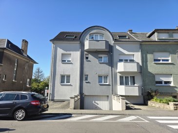À saisir !  
Bel appartement en rez de chaussée surélevé, lumineux et fonctionnel.  
Il se compose d'un hall d'entrée avec armoire intégrée, de 2 chambres à coucher, d'une salle de douche et d'une cuisine équipée ouverte sur salon/séjour ainsi qu'un accès au balcon.  

La peinture vient d'être refaite à neuf apportant une touche soignée de l'appartement.  

Idéalement situé, à proximité des écoles, de la gare, des commerces et des axes autoroutiers.  

Il allie confort et commodité.  
Parfait pour une première acquisition, famille ou investissement.  

Visites sur rendez-vous !