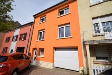 Maison avec grand potentiel proche de toutes commodités divisée en ce moment en deux appartements chacun avec 2 chambres à coucher, living, salle de bains, cuisine équipée. 
Au rez-de-chaussée: 
cave, buanderie, cave à vin, dépôt et sortie sur grand jardin de 8 ares..
Grand garage pour 2 voitures.