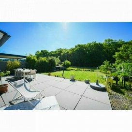 Belle maison de charme située à Syren, commune de Weiler-la-Tour, d'une surface brute d'environ 280 m² dont 174.9 m² habitables. 
Cette magnifique demeure, bâtie sur un terrain d'environ 5 ares, se trouve dans un quartier calme et bénéficie d'une situation géographique et stratégique idéale, à proximité de tous les commerces et de l'accès autoroutier. 

La maison se compose comme suit :
Sous-sol :
- Local technique : 17 m²
- Cave 1 : 24 m²
- Cave 2 : 17 m²

Rez-de-chaussée : 
- Séjour et cuisine bien équipée de+/- 60 m²
- Cellier : 8 m²
- Hall d'entrée : 10 m²
- Chambre ou bureau : 10 m²
- Salle d'eau et WC : 5 m²

Premier étage :
- Chambre 1 et dressing : 19 m² + 8 m² = 27 m²
- Chambre 2 : 20 m²
- Chambre 3 : 15 m²
- Bureau : 15 m²
- Salle de bains : 19 m²

Extérieurs et dépendances : 
- Grande terrasse de 48 m² 
- Jardin de 130 m² 
- Garage pour 2 voitures avec borne électrique 
- Parking extérieur pour 3 voitures
- Toiture 30 m² de panneaux photovoltaïques, l'électricité est gratuite.

La maison a été rénovée il y a environ deux mois (peinture, parquet, etc.)

Pour tout renseignement complémentaire ou information veuillez nous contacter par email info@immonordstrooss.lu ou par Tél: 691 850 805.

Proposition de crédit/financement à taux compétitif auprès des banques Luxembourgeoise incluse dans nos services gratuits.