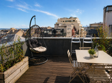 ESCH-ALZETTE.

Superbe duplex de 96 m² avec terrasse au centre d'Esch-sur-Alzette

Laissez-vous séduire par ce magnifique duplex de 96 m², alliant charme atypique, finitions soignées et espaces de vie agréables, au coeur d'Esch-sur-Alzette.

Dès l'entrée, un hall dessert deux chambres confortables : une première chambre avec salle de douche privative, ainsi qu'une chambre parentale disposant d'un dressing, d'une salle de bain et d'un accès à un balcon.

À l'étage, vous découvrirez un bel espace de vie lumineux composé d'une cuisine entièrement équipée ouverte sur la salle à manger. Un WC séparé complète cet espace, qui s'ouvre sur une grande terrasse, idéale pour profiter des beaux jours.

Côté rangement, le duplex dispose d'un débarras intégré à l'appartement ainsi que d'une cave privative en sous-sol, offrant des espaces de stockage supplémentaires.

Un emplacement privilégié

Situé en plein centre d'Esch-sur-Alzette, ce bien bénéficie d'un environnement pratique et recherché, à proximité immédiate des commerces, écoles, crèches, centres communautaires et transports en commun.

Un bien de caractère qui conjugue confort, fonctionnalité et emplacement central, idéal pour profiter pleinement de la vie urbaine.

Prix de présentation : 879 000 € Frais d'Agence Inclus.

Les surfaces et informations reprises dans cette annonce sont communiquées à titre indicatif et sans valeur contractuelle.

Pour toute question ou demande d'informations, n'hésitez pas à nous contacter, nous serons toujours à votre service.

Agence ELSA'HOME, à votre écoute pour la concrétisation de vos projets en toute confiance.

------------------------------------------------------------------------------------------------------------------------------------------
ESCH-ALZETTE.

Stunning 96 m² duplex with terrace in the heart of Esch-sur-Alzette

Be captivated by this magnificent 96 m² duplex, combining unique charm, meticulous finishes, and inviting living spaces in the heart of Esch-sur-Alzette.

Upstairs, a hallway leads to two comfortable bedrooms: a first bedroom with an en-suite shower room, and a master bedroom with a dressing room, bathroom, and access to a balcony.

Upstairs, you'll find a bright and spacious living area comprising a fully equipped kitchen opening onto the dining room. A separate WC completes this space, which opens onto a large terrace, perfect for enjoying sunny days.

For storage, the duplex includes a storage room integrated into the apartment as well as a private cellar in the basement, providing additional storage space.

A prime location

Located in the heart of Esch-sur-Alzette, this property benefits from a convenient and sought-after environment, within easy reach of shops, schools, nurseries, community centers, and public transportation.

A property with character that combines comfort, functionality, and a central location, ideal for fully enjoying urban life.

Asking price: €879,000 (Agency fees included).

The surface areas and information provided in this listing are indicative only and are not contractually binding.

For any questions or requests for information, please do not hesitate to contact us; we are always at your service.

ELSA'HOME Agency, at your service to help you realize your projects with complete confidence.