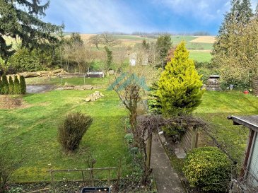 Belardimmo vous propose une charmante maison de village mitoyenne édifiée sur 8ares de terrain, à Hagen, à quelques minutes du Luxembourg (Frisange) composée comme suit :

-Au rez de chaussée, une entrée, un bureau, un salon, une salle à manger avec cuisine - accès au jardin, une salle de douche, une chambre avec accès à une véranda à rénover.
Vous trouverez également l'accès à la cave.

-Au 1è étage : trois chambres spacieuses ainsi qu'une salle de bains et un WC séparé 

-Au 2è étage : deux chambres à rafraichir  ainsi que des combles totalement aménageables selon vos envies
50m² au sol et 4 mètres de hauteur.

A l'extérieur, vous trouverez un beau jardin arboré avec vue sur la campagne ( terrain agricole, non constructible)
Un puits avec une pompe ainsi qu'une cuve de récupération des eaux de pluie d'une contenance de 6000m3

Concernant les caractéristiques technique :
-Chaudière fioul Viessmann en bon état
-Une cuve à fioul de 2000L
-Double vitrage partout sauf les velux des combles
-Electricité à revoir
-Toiture non isolé en eternit contenant de l'amiante

Idéal pour une famille souhaitant de grands volumes 
Investisseurs ( création d'appartements)

Pour plus d'informations, contactez Emma KLAM au 00 352 661 880 526

 ---------- 
Belardimmo proposes you a charming semi-detached village house built on 8ares of land, in Hagen, a few minutes from Luxembourg (Frisange) composed as follows :

-Ground floor: entrance hall, study, living room, dining room with kitchen - access to the garden, shower room, bedroom with access to a veranda to be renovated.
You'll also find access to the cellar.

-1st floor: three spacious bedrooms, bathroom and separate toilet.

-2nd floor: two bedrooms in need of refreshment, plus attic space that can be totally converted as you wish.
50m² floor area and 4-meter height.

Outside, you'll find a lovely wooded garden overlooking the countryside (agricultural land, not suitable for building).
A well with pump and a 6000m3 rainwater collection tank.

Technical specifications:
Viessmann oil-fired boiler in good condition
-2000L oil tank
-Double glazing throughout, except attic skylights
-Electricity to be reviewed
-Uninsulated Eternit roof containing asbestos

Ideal for a family looking for large volumes
Investors (creation of apartments)

 ---------- 
Belardimmo bitt Iech e charmant Zwee-Wunneen-Duerfhaus, gebaut op 8 Aker Land zu Hagen, e puer Minutten ewech vun Lëtzebuerg (Frisange), mat de folgende Raumopdeelungen: - Am Erdgeschoss: e Entrée, e Büro, e Wunnzëmmer, e Iesszëmmer mat Kichen - Zougang zum Gaart, e Duschzëmmer, e Schlofkummer mat Zougang zu enger Veranda, déi renovéiert muss ginn.
Et gëtt och Zougang zum Keller. - Op der éischter Etage: dräi geräumeg Schlofkummeren, e Buedzëmmer an e separaten WC. - Op der zweeter Etage: zwou Schlofkummeren, déi eng Renovatioun brauchen, an e voll konvertiblen Daachgeschoss mat 50 m² Buedemfläch an 4 Meter héije Plafongen.

Baussen fannt Dir e schéine Gaart mat Beem a Vue op d'Landschaft (landwirtschaftlech Fläch, net baulandeg). E Brunn mat Pompel an e Reewaasser-Sammelbehälter mat enger Kapazitéit vun 6000 m³.

Technesch Spezifikatiounen: - Viessmann-Uelegkessel a guddem Zoustand - 2.000-Liter-Uelegtank - Duerchgaangend Duebelverglasung ausser bei den Dachfënsteren - Elektrescht System muss aktualiséiert ginn - Onisoléiert Asbestzement-Dach Ideal fir eng Famill, déi vill Plaz sicht Investisseuren (Schafe vu Wunnengen)